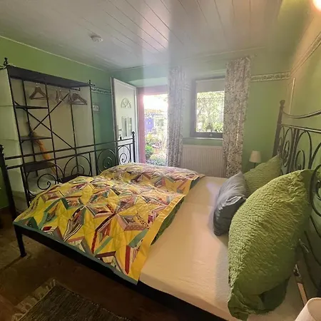 Schoenbachhof Bed & Breakfast *