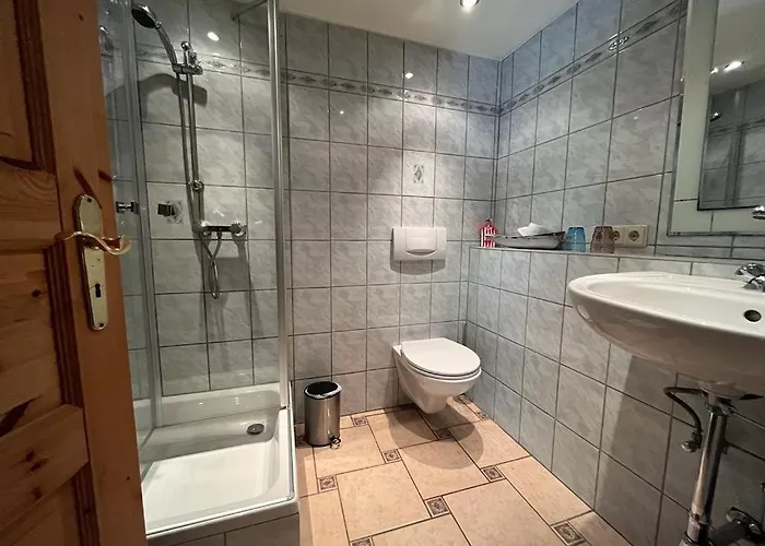 Schoenbachhof 住宿加早餐酒店 4*